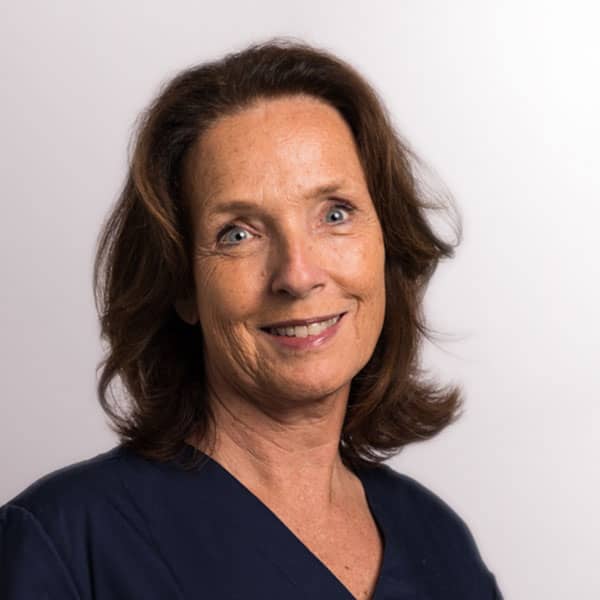 Dr. Claudia Simons